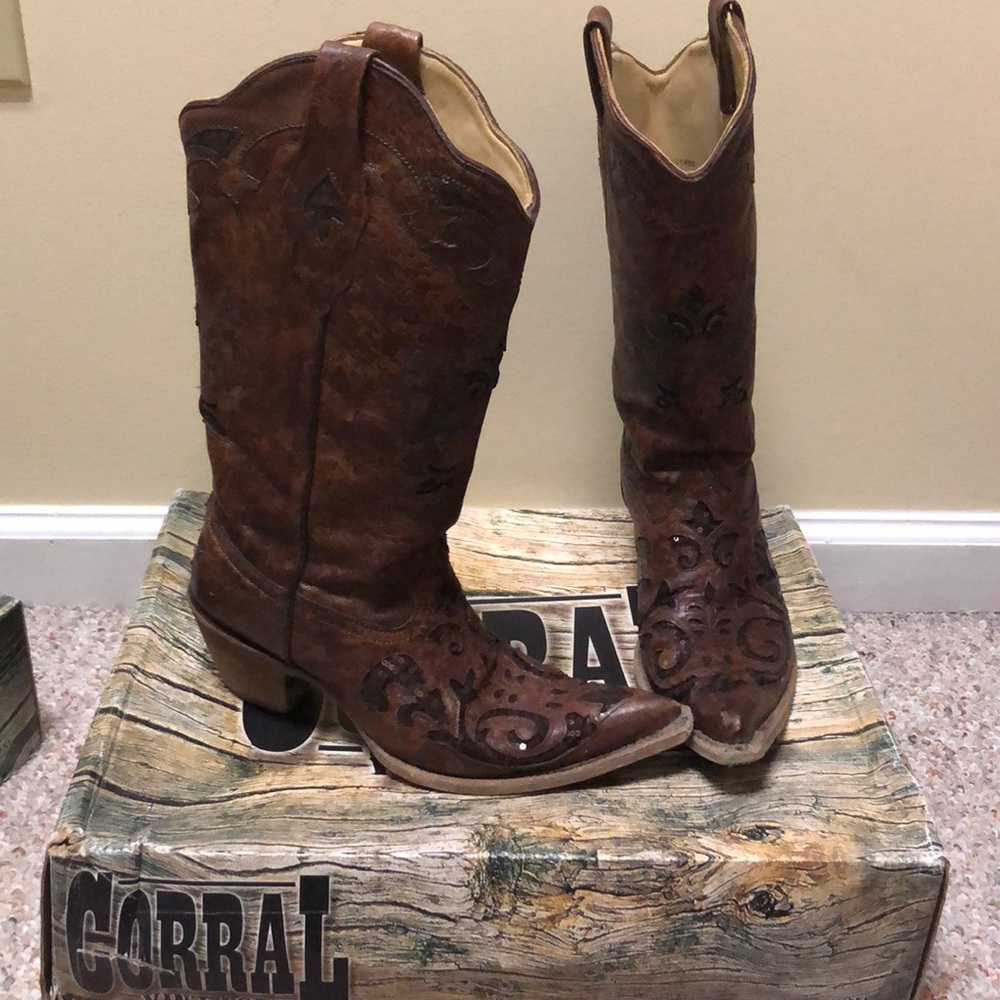 Corral boots